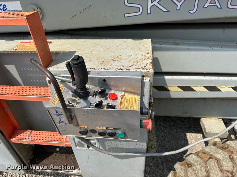 image for item EJ6391 1998 Skyjack SJ8841 scissor lift