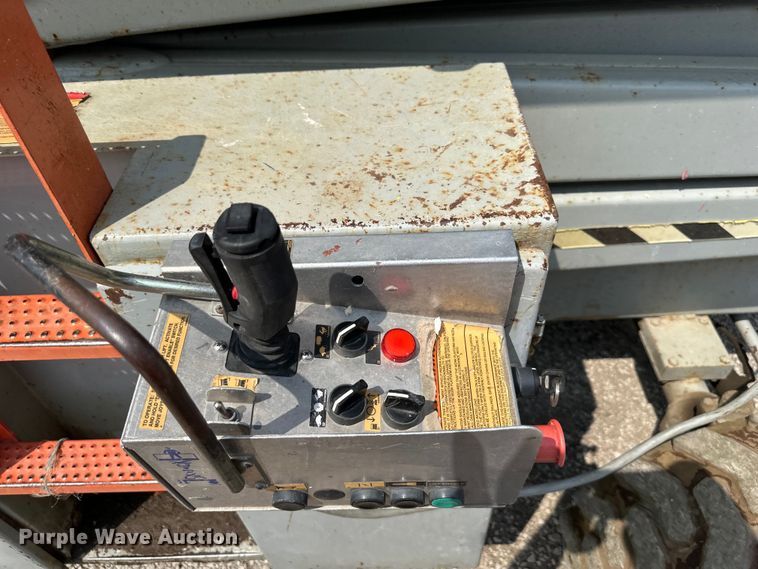 image for item EJ6391 1998 Skyjack SJ8841 scissor lift