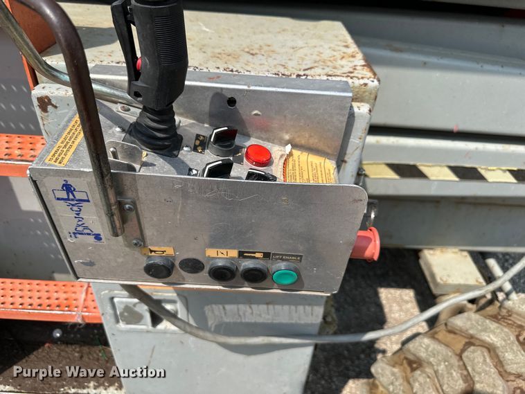 image for item EJ6391 1998 Skyjack SJ8841 scissor lift