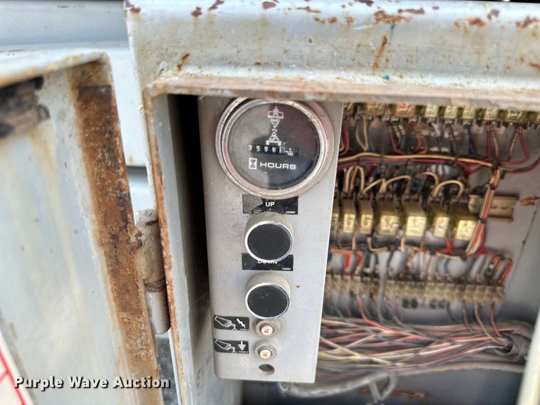 image for item EJ6391 1998 Skyjack SJ8841 scissor lift