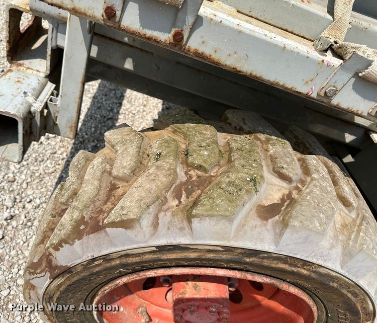 image for item EJ6391 1998 Skyjack SJ8841 scissor lift