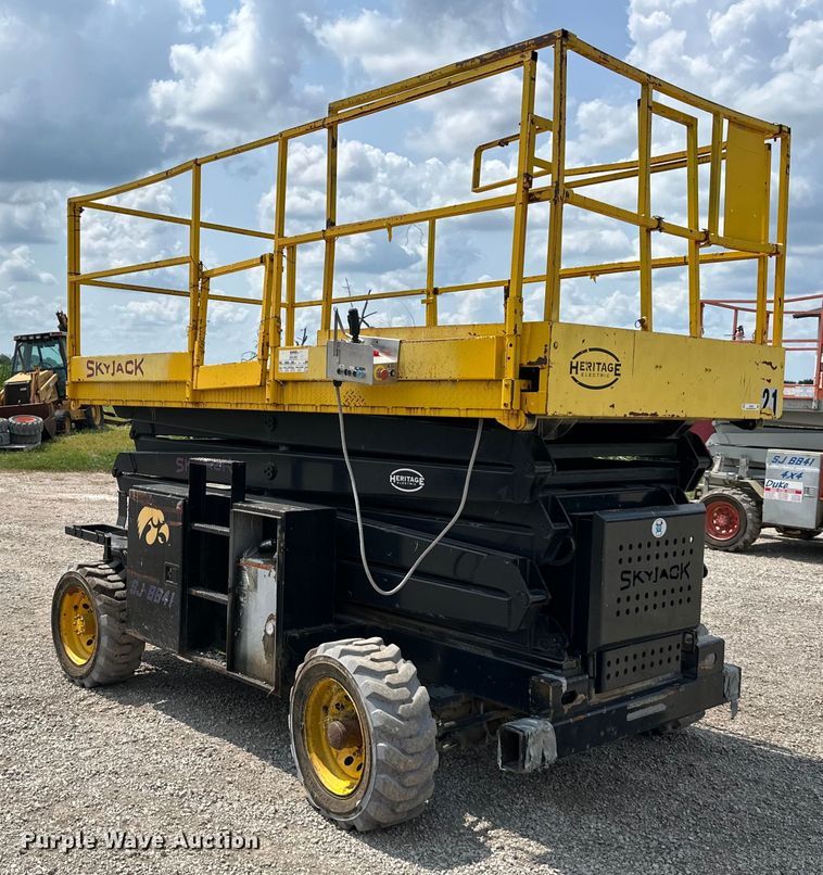 image for item EJ6392 1999 Skyjack SJ8841 scissor lift