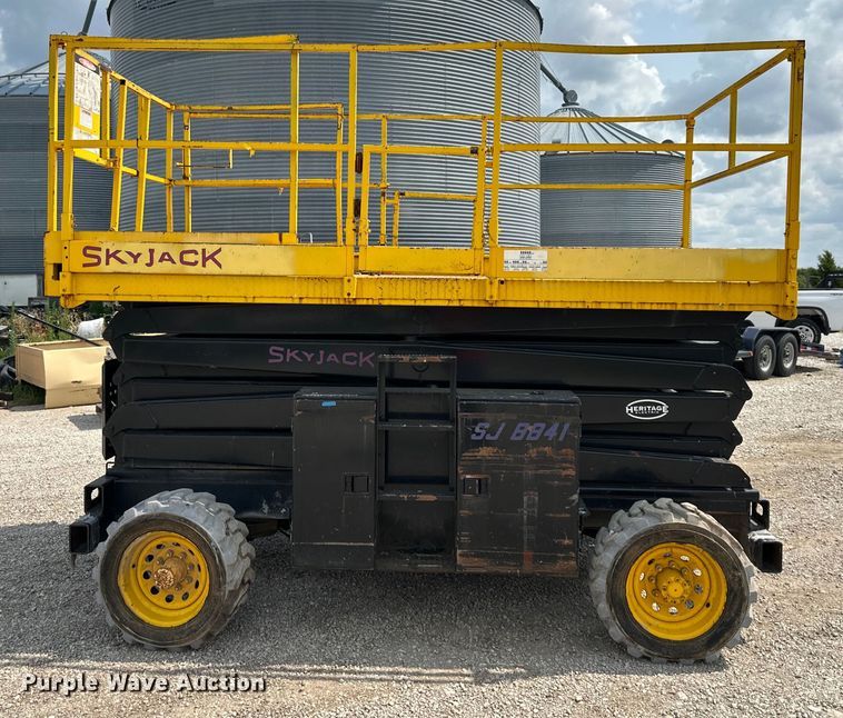 image for item EJ6392 1999 Skyjack SJ8841 scissor lift