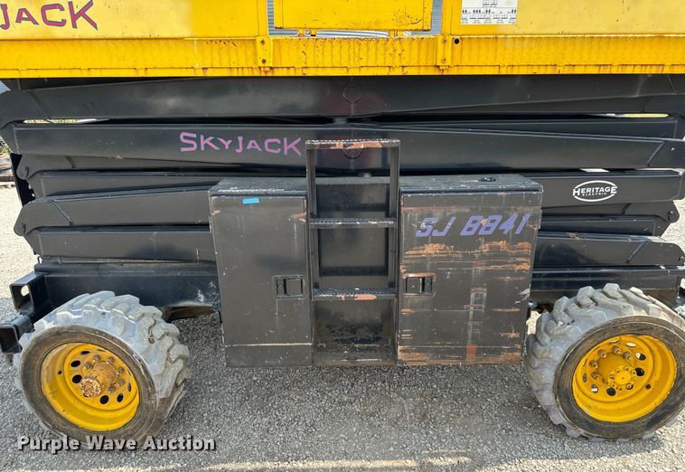 image for item EJ6392 1999 Skyjack SJ8841 scissor lift