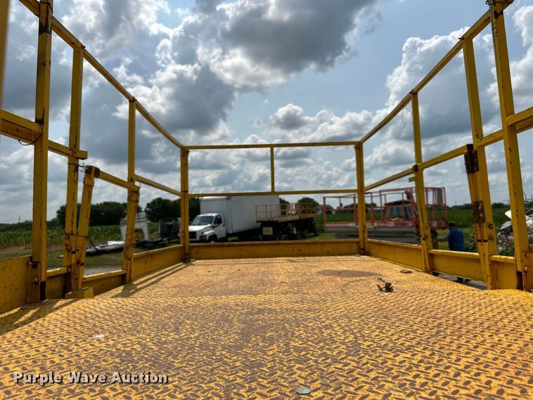 image for item EJ6392 1999 Skyjack SJ8841 scissor lift