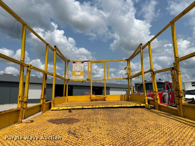 image for item EJ6392 1999 Skyjack SJ8841 scissor lift