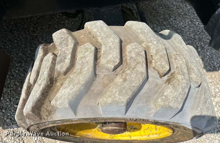 image for item EJ6392 1999 Skyjack SJ8841 scissor lift