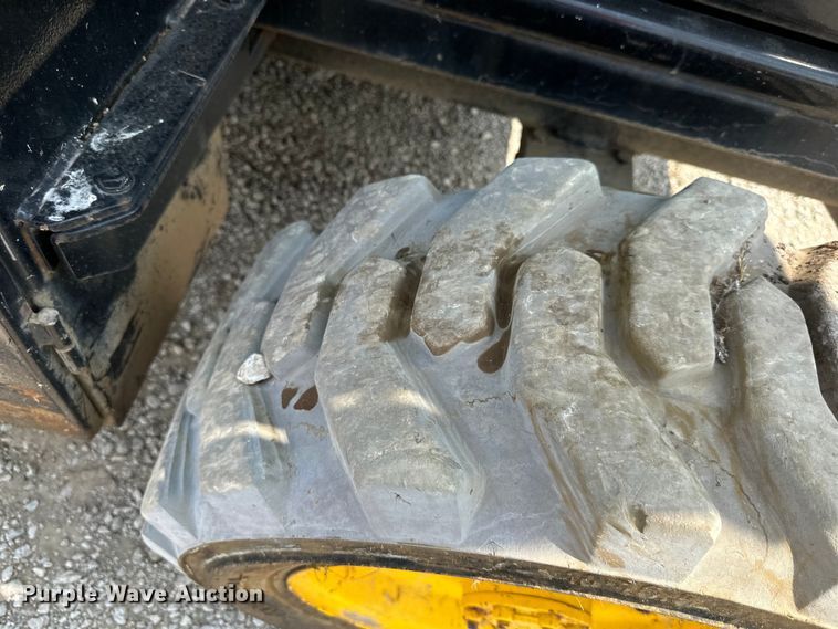 image for item EJ6392 1999 Skyjack SJ8841 scissor lift