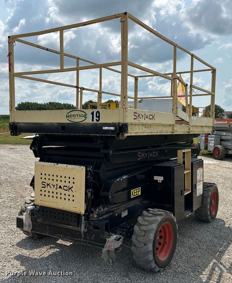 image for item EJ6393 1999 SkyJack  SJ8841 scissor lift