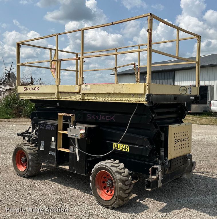 image for item EJ6393 1999 SkyJack  SJ8841 scissor lift
