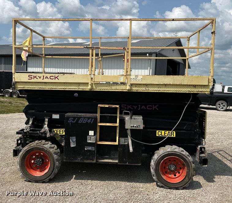 image for item EJ6393 1999 SkyJack  SJ8841 scissor lift