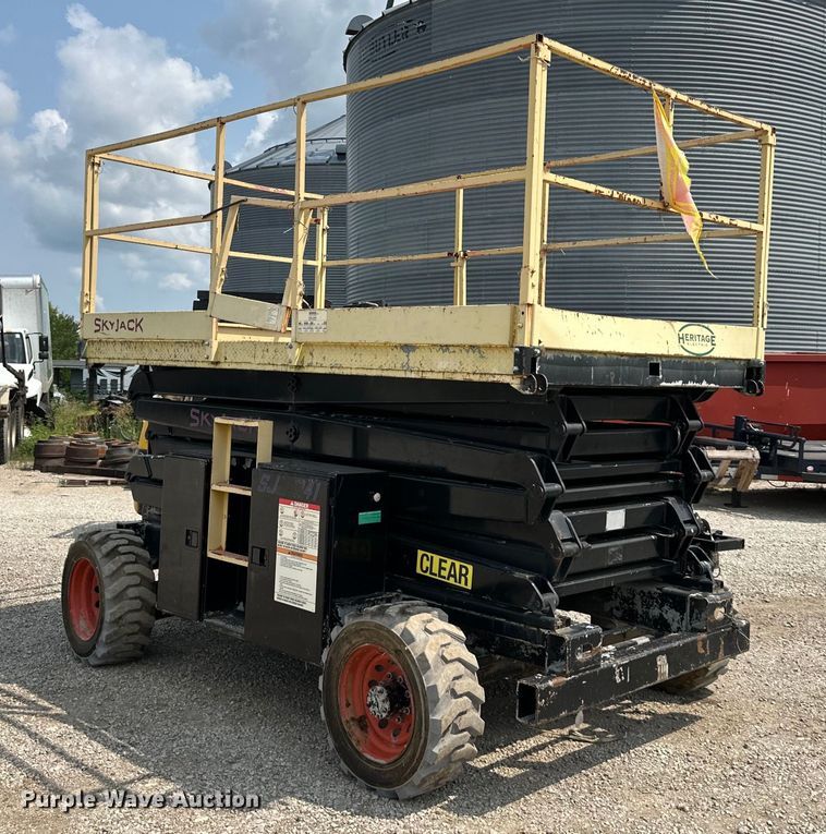 image for item EJ6393 1999 SkyJack  SJ8841 scissor lift