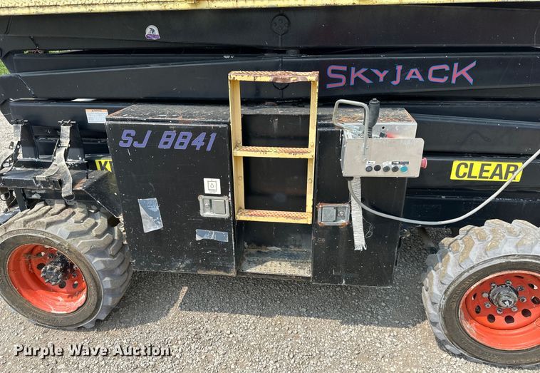 image for item EJ6393 1999 SkyJack  SJ8841 scissor lift