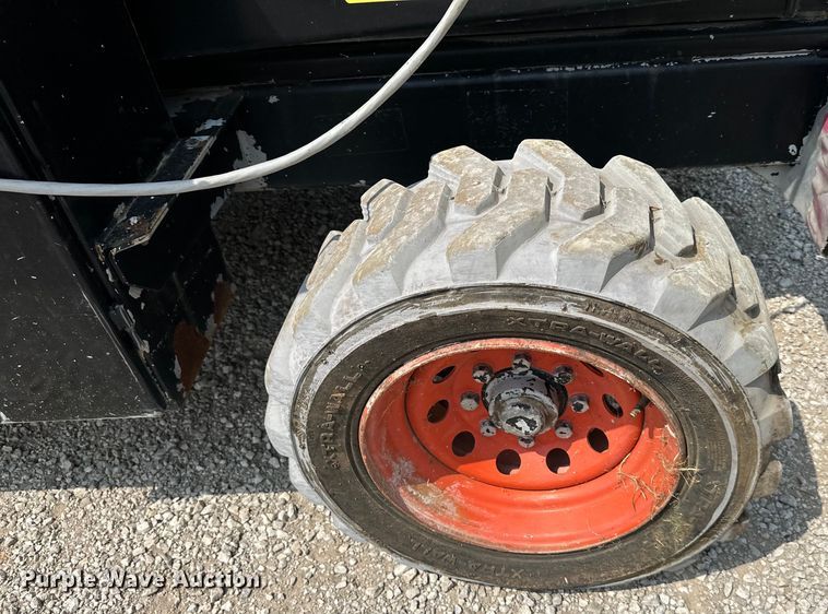 image for item EJ6393 1999 SkyJack  SJ8841 scissor lift