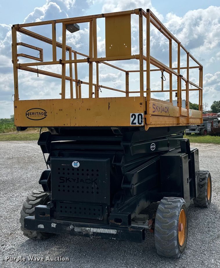 image for item EJ6394 1997 Skyjack SJ8841 scissor lift