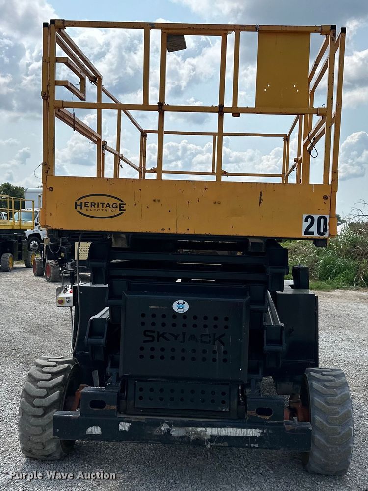 image for item EJ6394 1997 Skyjack SJ8841 scissor lift