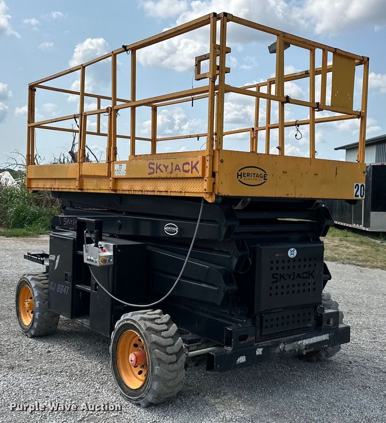 image for item EJ6394 1997 Skyjack SJ8841 scissor lift
