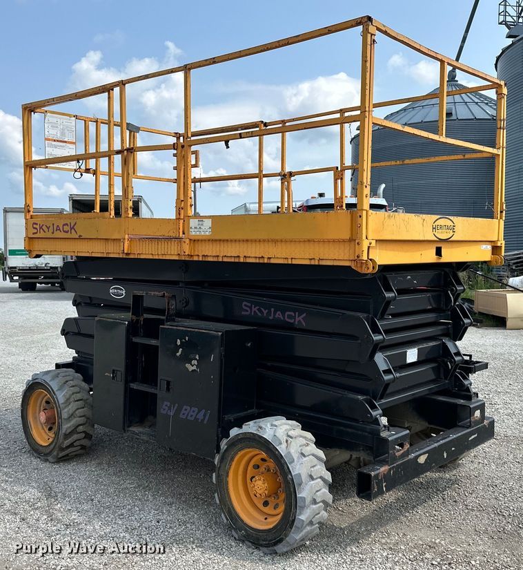 image for item EJ6394 1997 Skyjack SJ8841 scissor lift