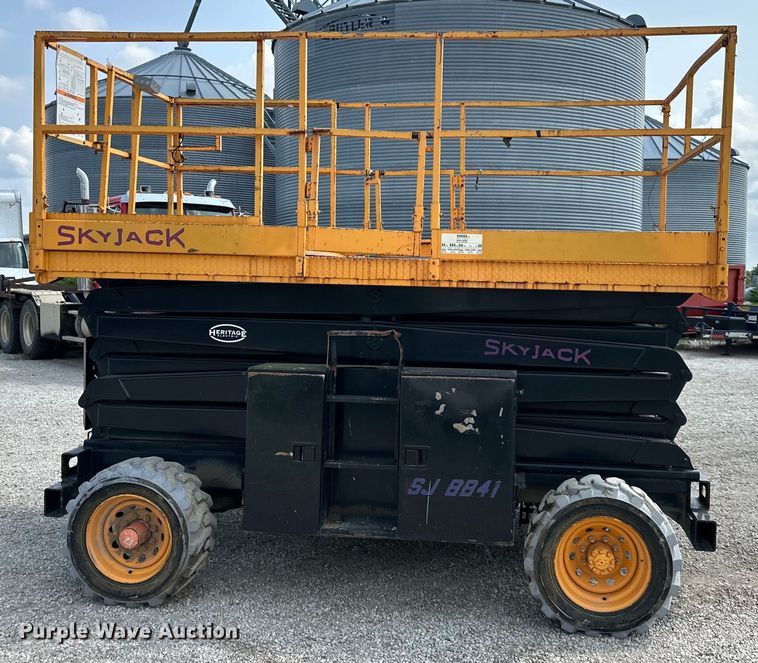 image for item EJ6394 1997 Skyjack SJ8841 scissor lift