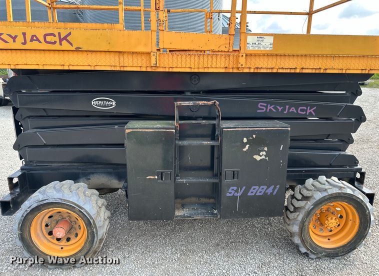 image for item EJ6394 1997 Skyjack SJ8841 scissor lift