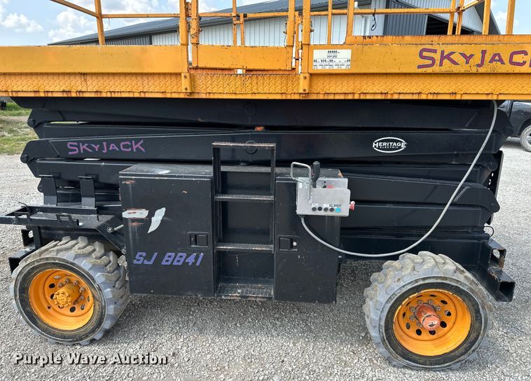 image for item EJ6394 1997 Skyjack SJ8841 scissor lift