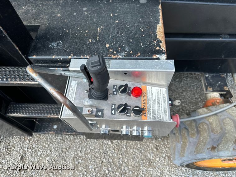 image for item EJ6394 1997 Skyjack SJ8841 scissor lift