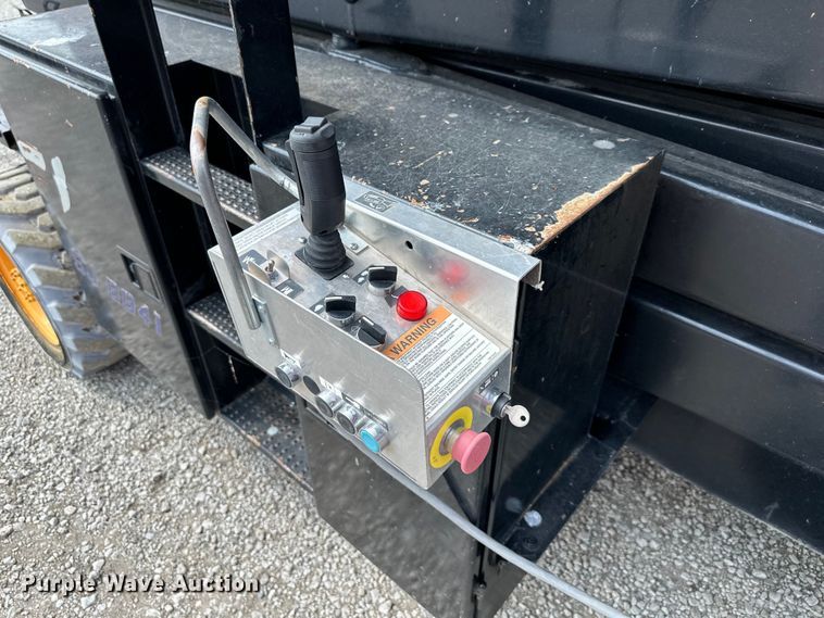 image for item EJ6394 1997 Skyjack SJ8841 scissor lift