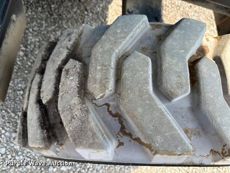 image for item EJ6394 1997 Skyjack SJ8841 scissor lift