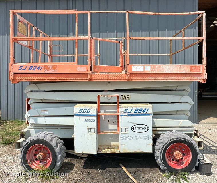 image for item EJ6395 1999 Skyjack   SJ8841 scissor lift