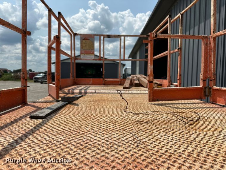 image for item EJ6395 1999 Skyjack   SJ8841 scissor lift