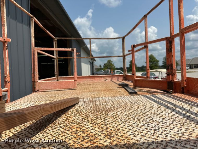 image for item EJ6395 1999 Skyjack   SJ8841 scissor lift