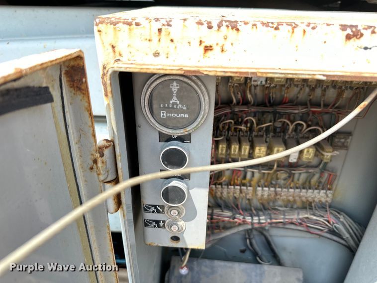 image for item EJ6395 1999 Skyjack   SJ8841 scissor lift