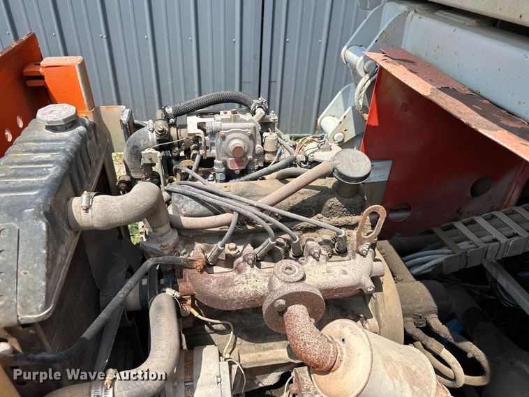 image for item EJ6395 1999 Skyjack   SJ8841 scissor lift