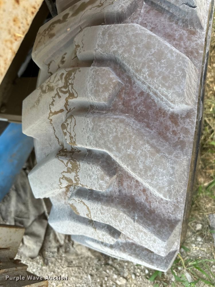 image for item EJ6395 1999 Skyjack   SJ8841 scissor lift