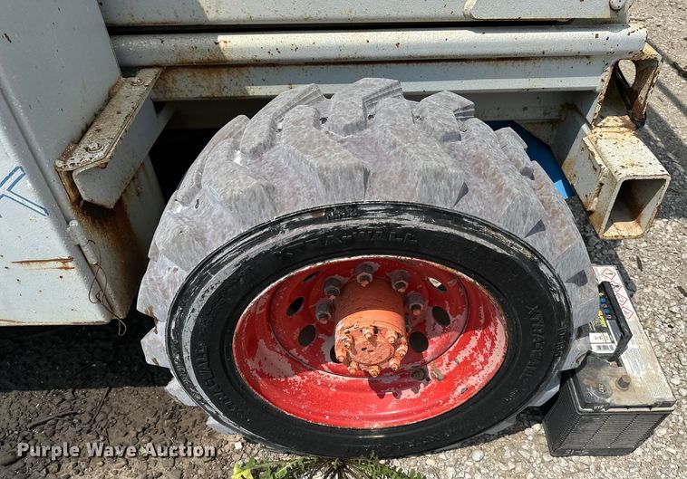 image for item EJ6395 1999 Skyjack   SJ8841 scissor lift