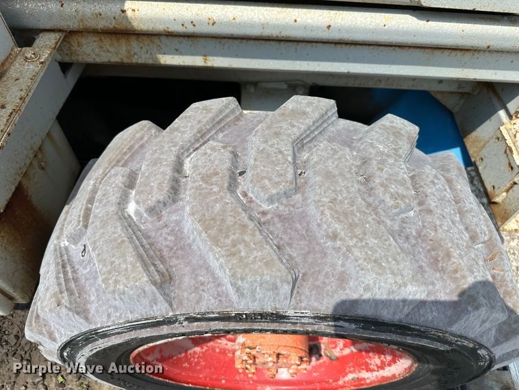 image for item EJ6395 1999 Skyjack   SJ8841 scissor lift