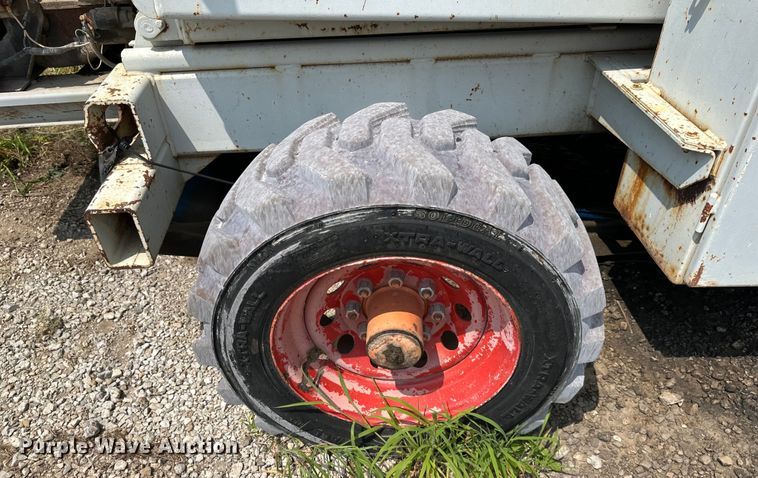 image for item EJ6395 1999 Skyjack   SJ8841 scissor lift