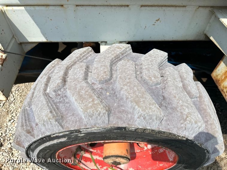 image for item EJ6395 1999 Skyjack   SJ8841 scissor lift