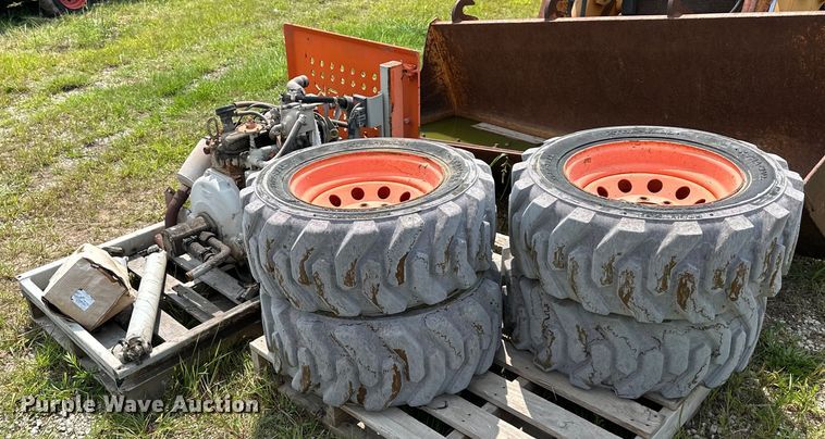 image for item EJ6395 1999 Skyjack   SJ8841 scissor lift