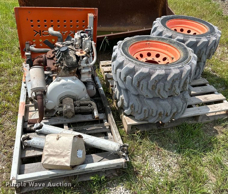 image for item EJ6395 1999 Skyjack   SJ8841 scissor lift