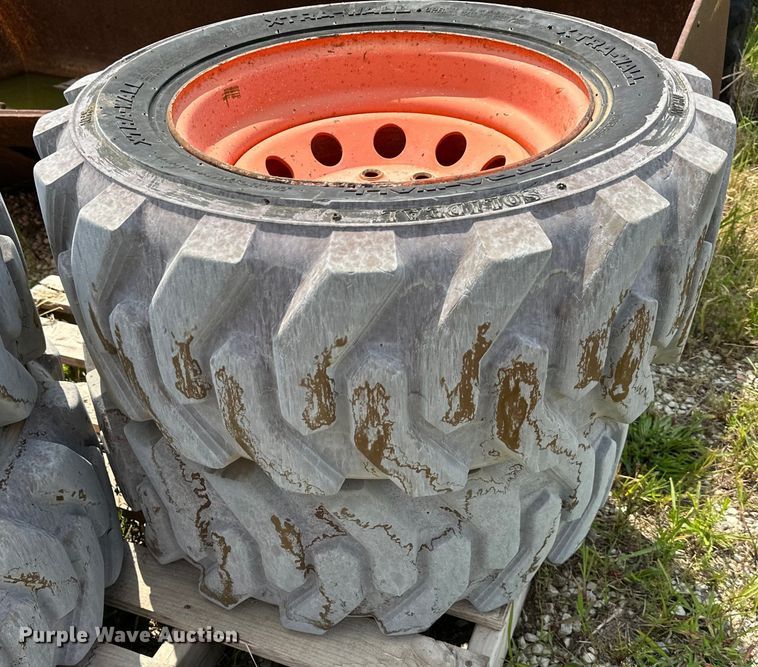 image for item EJ6395 1999 Skyjack   SJ8841 scissor lift