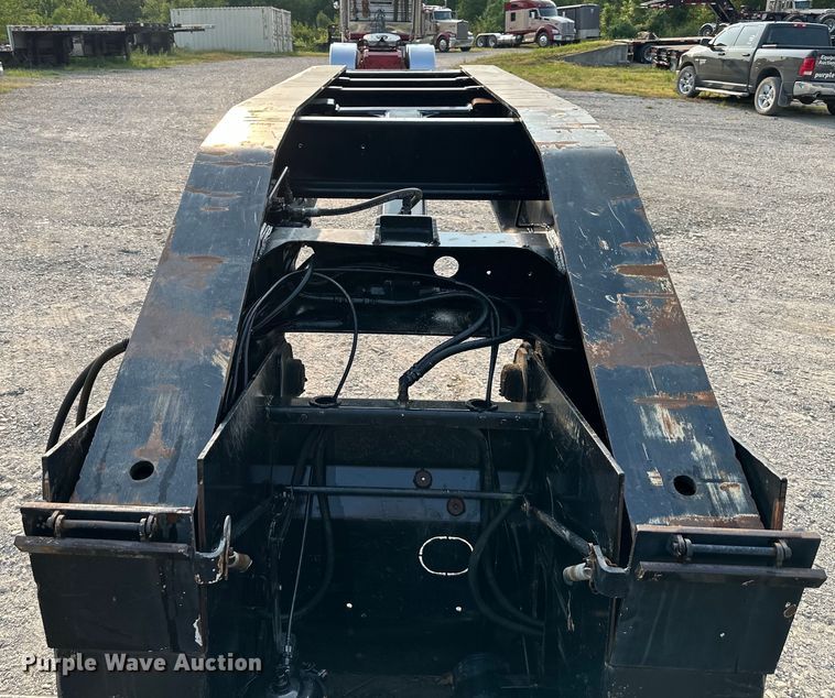 image for item EJ6409 2006 Trail King  TK110HDG-533 lowboy equipment trailer