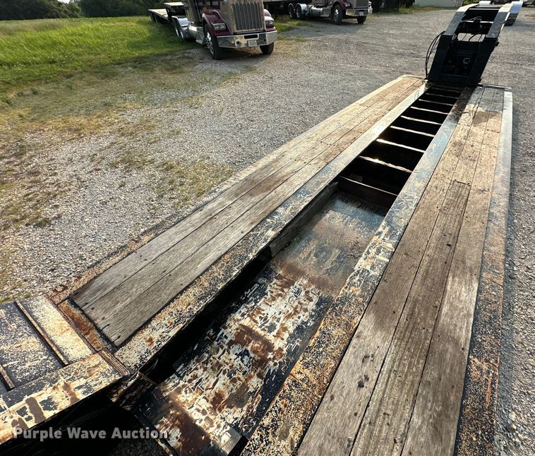 image for item EJ6409 2006 Trail King  TK110HDG-533 lowboy equipment trailer