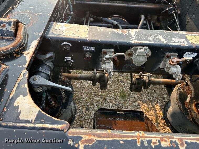 image for item EJ6409 2006 Trail King  TK110HDG-533 lowboy equipment trailer