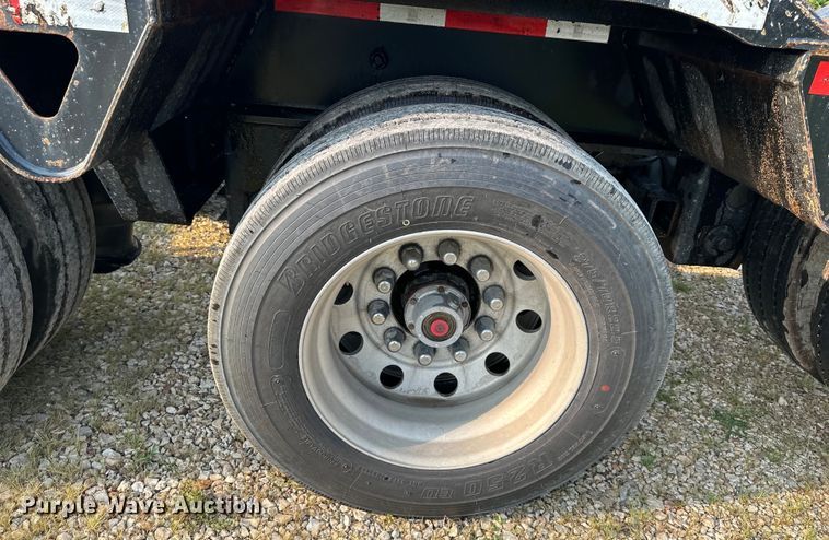 image for item EJ6409 2006 Trail King  TK110HDG-533 lowboy equipment trailer