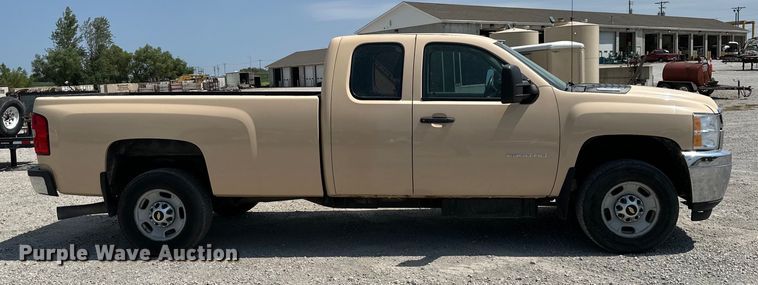 image for item EJ6435 2012 Chevrolet  Silverado 2500HD Ext. Cab pickup truck