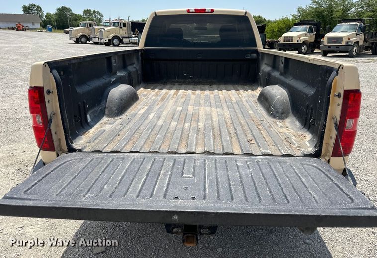 image for item EJ6435 2012 Chevrolet  Silverado 2500HD Ext. Cab pickup truck