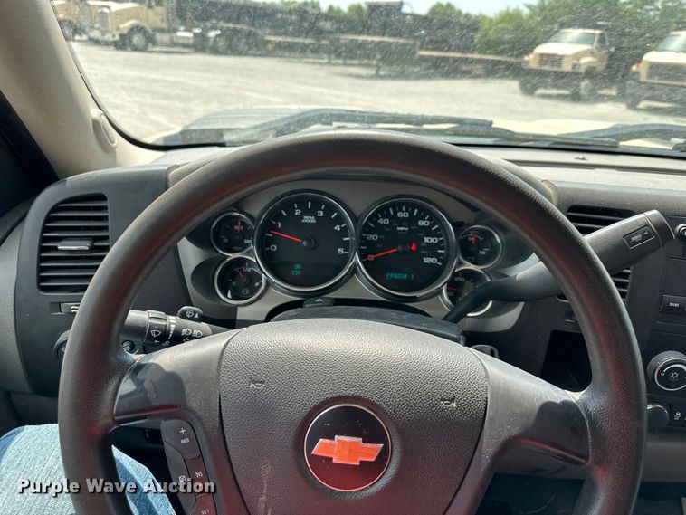 image for item EJ6435 2012 Chevrolet  Silverado 2500HD Ext. Cab pickup truck