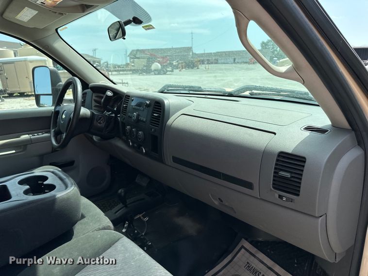 image for item EJ6435 2012 Chevrolet  Silverado 2500HD Ext. Cab pickup truck