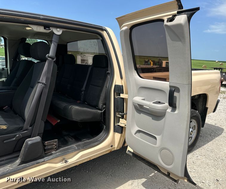 image for item EJ6435 2012 Chevrolet  Silverado 2500HD Ext. Cab pickup truck